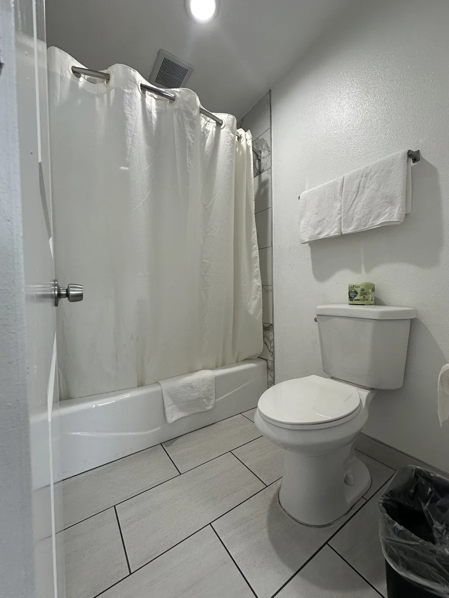 Room with 2 Queen Beds image at Fountain Inn Motel