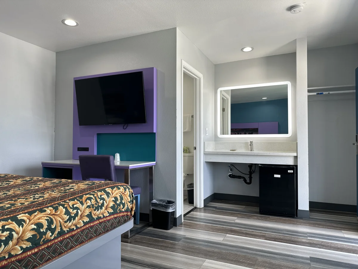 Standard Queen Room image at Fountain Inn Motel